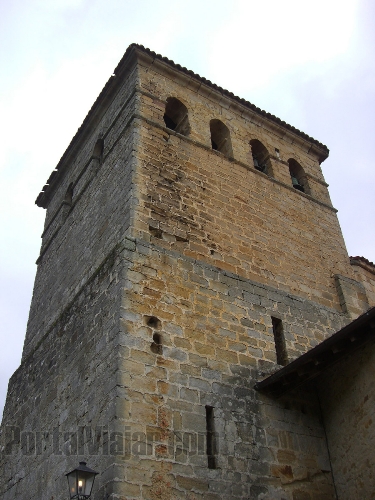 Primitiva Torre dos Velardes em Santillana del Mar, Espanha. Sculo XV